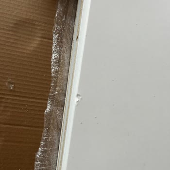 Ärgerliche Lieferung, Ich habe stark beschädigtes Möbelstück von Vivense erhalten