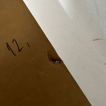 Ärgerliche Lieferung, Ich habe stark beschädigtes Möbelstück von Vivense erhalten