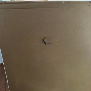 Ärgerliche Lieferung, Ich habe stark beschädigtes Möbelstück von Vivense erhalten