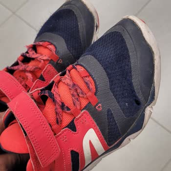 Decathlon'dan Alınmış Olan Spor Ayakkabı 3 Ay İçinde Parçalanmıştır.