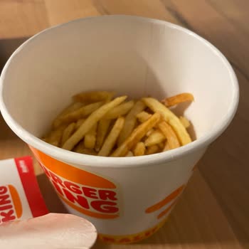 Burger King Çürük Marul ve Kova Söylememe Rağmen Yarısı Boş ve Çöp Olan Patates