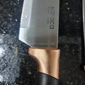 Karaca Züccaciye'ye  Ait Bıçak Sapında Solma Var.