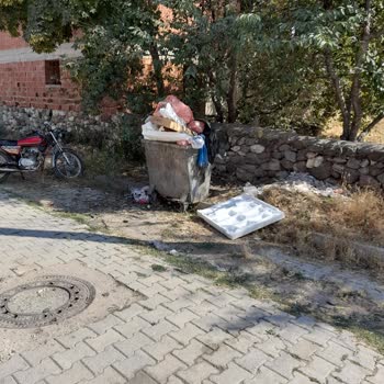 Şuhut Belediyesi Çöplerin Sık Toplanmaması