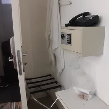 Jolly Tur Büyük İtalya Turu Venedik'te Kötü Otel Ve Kötü Tutumlu Otel Çalışanı!