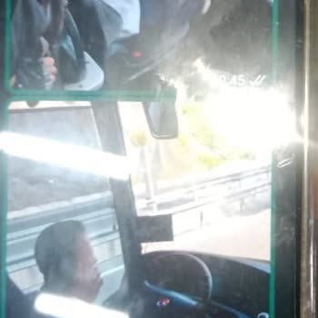 Ayar Aydın Seyahat Şoförün Araçta Seyir Halindeyken Sigara Ve Kahve İçmesi