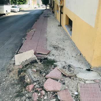 Eskişehir Büyükşehir Belediyesi Kaldırım Taşlarının Yapılmasını Talep Ediyoruz