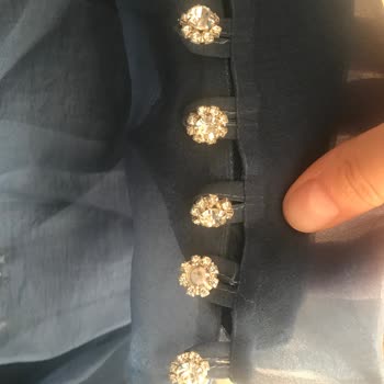 Armine Elbisesinin Kalitesizliği Ve Ciddiye Alınmama