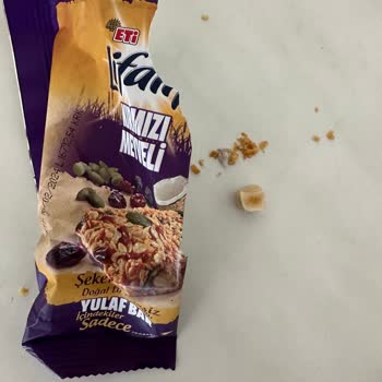 Eti Gıda Lifam Kırmızı Yulaf Bar Ürününde Taş Parçası
