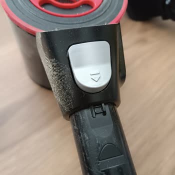 Bosch Unlimited 7 Kablosuz Şarjlı Süpürge Kalitesiz Plastik Parçalar