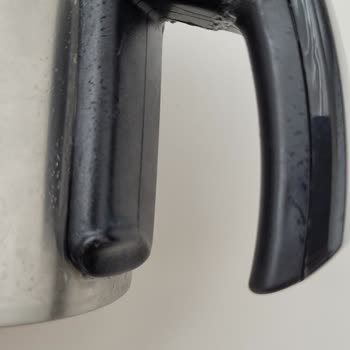 Tefal Demlik Sapı Her Yerinden Kırılmış