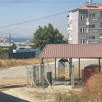 Van Büyükşehir Belediyesi Kötü Koku Evde Oturtamıyoruz