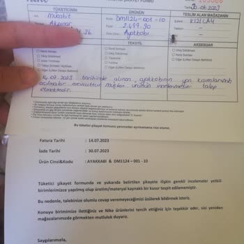 Nike Ayakkabı Tabandan Açıldı. Üretim Hatası