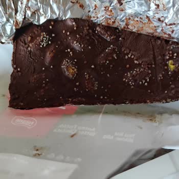 Nestle Çikolata Antep Fıstıklı Bitter Çikolatayı