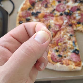 Domino's Pizza'nın İçinden Saç Çıktı!