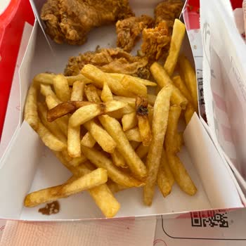 KFC Bayat Ürünler Ve Çalışanların Sorumsuzluğu