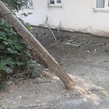 Türk Telekom Evimin Dibindeki Tahta Direk Yan Yatık Bırakması