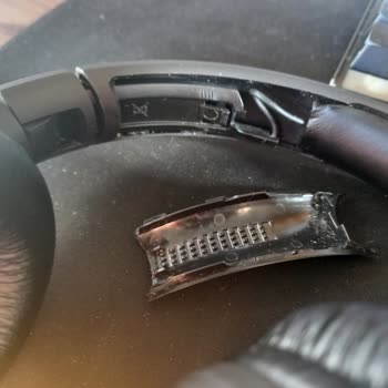 JBL Tune 560Bt Kulaklığım Kırıldı