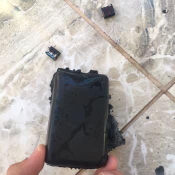 Anker Powercore Select 10000mah Powerbank Ev İçinde Patlayıp Yandı!