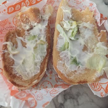 Popeyes Burgerin Yarısı Boş Gönderiyor