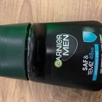 Garnier Men Roll On Kapağında Kaçırarak Akıtıyor