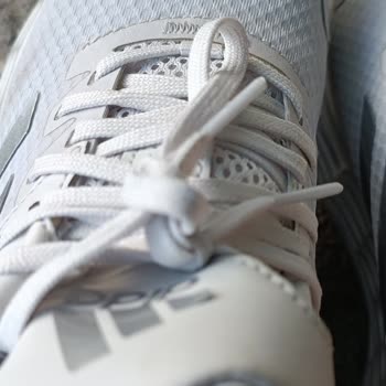 Adidas Spor Ayakkabı Etiketleri Kalktı
