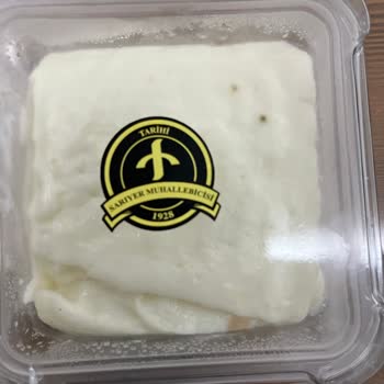 Tarihi Sarıyer Muhallebicisi 1 Tane Taze Tatlı Yiyebilmeniz İçin 2 Tane De Bayat Almanız Gerekiyor