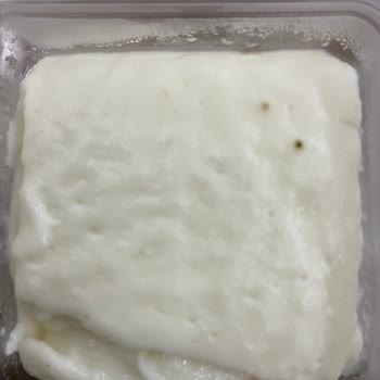 Tarihi Sarıyer Muhallebicisi 1 Tane Taze Tatlı Yiyebilmeniz İçin 2 Tane De Bayat Almanız Gerekiyor