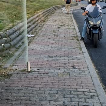 İbb Nin Yola Saçtığı Çöpler