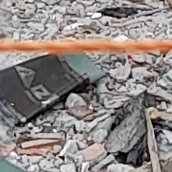 Avcılar Belediyesi Yıkılmış Bir Binanın Yerini Çöplük Olarak Kullanan Komşular