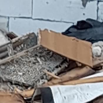 Avcılar Belediyesi Yıkılmış Bir Binanın Yerini Çöplük Olarak Kullanan Komşular