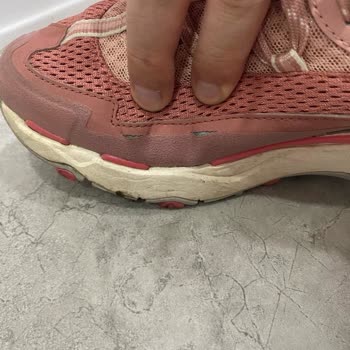 The North Face Spor Ayakkabının Yırtılması