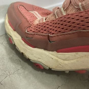 The North Face Spor Ayakkabının Yırtılması