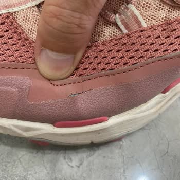 The North Face Spor Ayakkabının Yırtılması