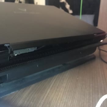 Casper Nirvana Casper Laptop Ekran Menteşesi Ayrılması.