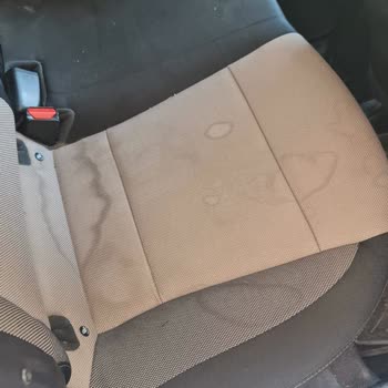 Hyundai İ20 Koltukları Leke Yapıyor.