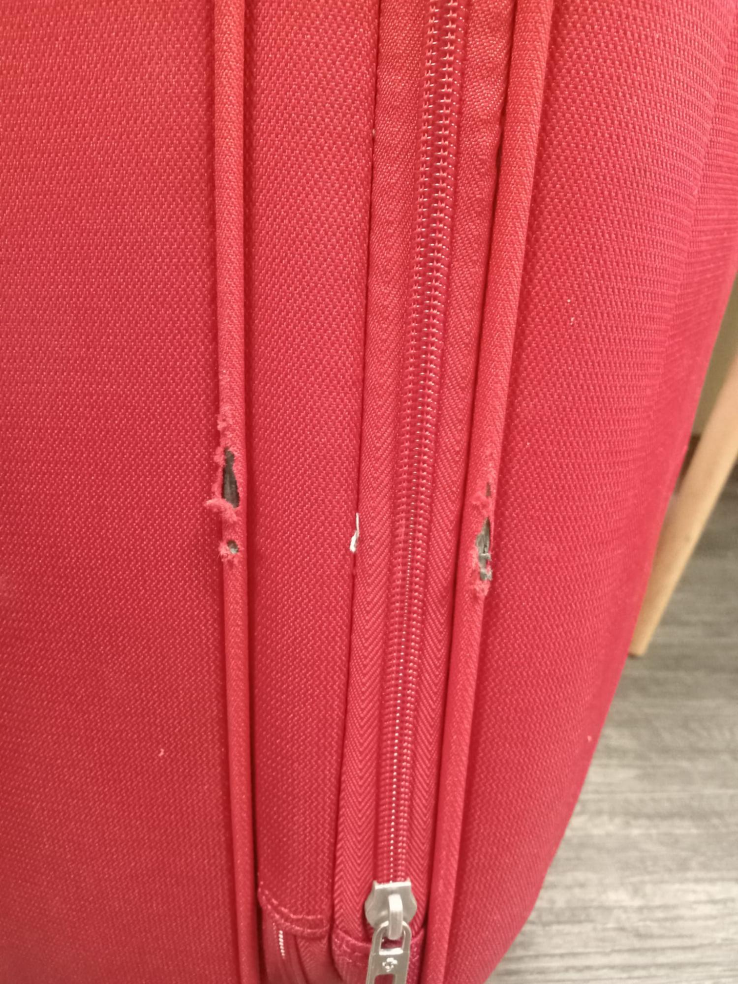 Singapore Airlines Luggage Damage and Unresponsive Customer Service