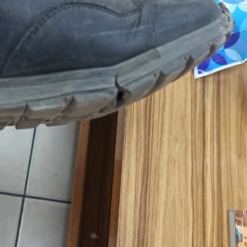 White Stone Ayakkabı Tabanında Yırtık Oluştu