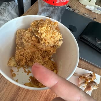 Popeyes Tavuk Kılları Alınmamış