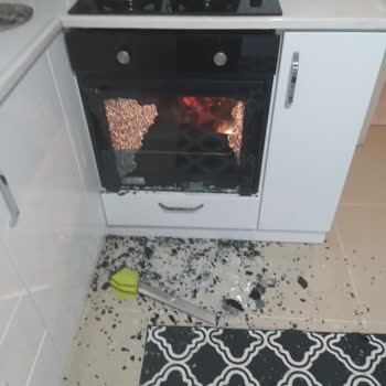 Silverline Fırın Dış Camı Patladı