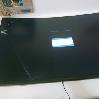 Vatan Bilgisayar Tarafından Kırık Monitör Gönderildi