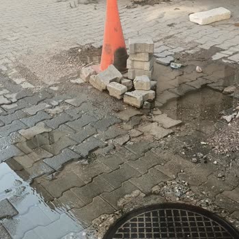 Bursa Büyükşehir Belediyesi Rögar Ve Patlak Su Borusu
