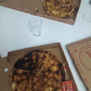 Pasaport Pizza Yanmış Pizza Yenmeyecek Durumda