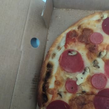 Pasaport Pizza Yanmış Pizza Yenmeyecek Durumda