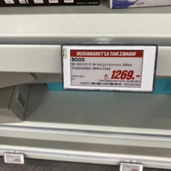 Media Markt Personeli Mağazada Üstüme Yürüdü