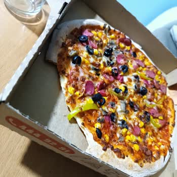 PizzaLazza Küçükçekmece Isırılmış Pizza Ve Mağduriyet