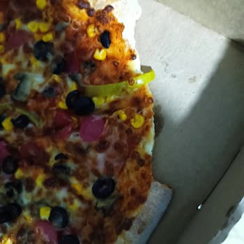 PizzaLazza Küçükçekmece Isırılmış Pizza Ve Mağduriyet