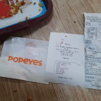 Popeyes Kabuğu Soyulmamış Patates Kızartması Sunumu