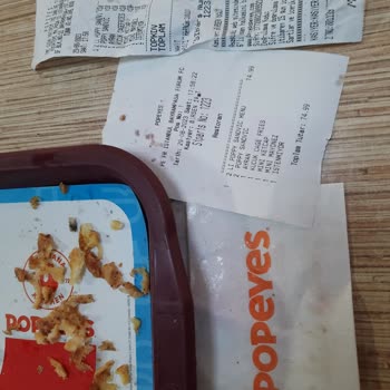 Popeyes Kabuğu Soyulmamış Patates Kızartması Sunumu