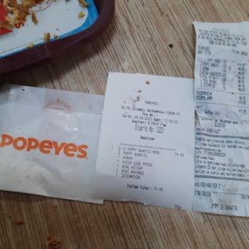 Popeyes Kabuğu Soyulmamış Patates Kızartması Sunumu