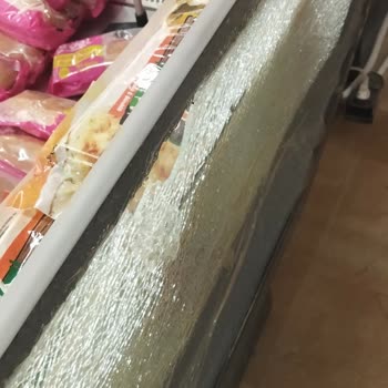 Migros Dolap Cam Kırığı